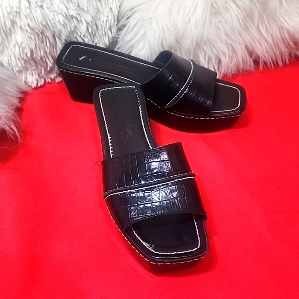 DONALD J PLINER SANDALS